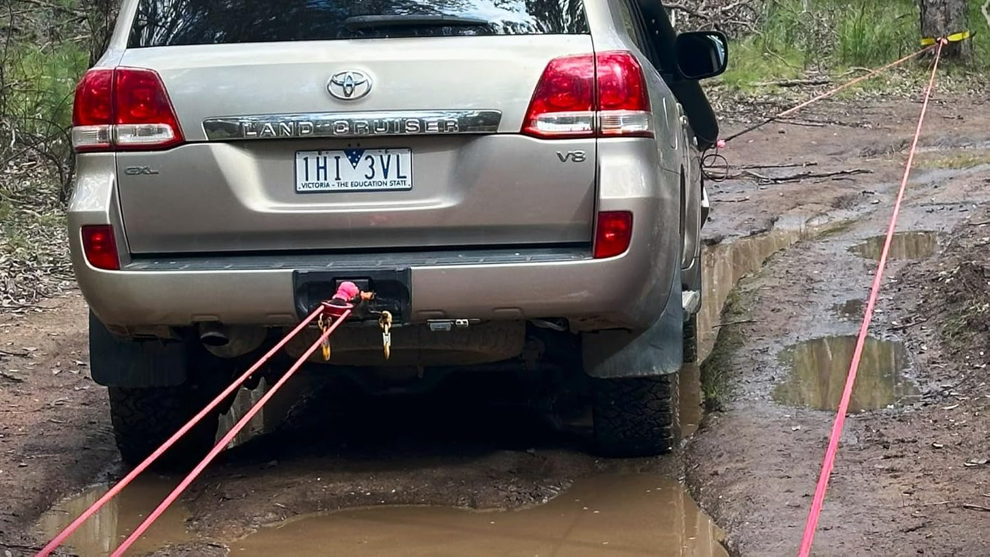 DOWN UNDER OUTDOORS Heavy Duty Game/Log/4x4 Recovery Kit, Deer Drag, 550 ft of 3/8” (23,150 lbs) Winch Rope on Metal Reel, 2 Tree Savers, 2 Soft Shackles, 2 Snatch Rings, 2 Figure 8 Rings, Gear Bag