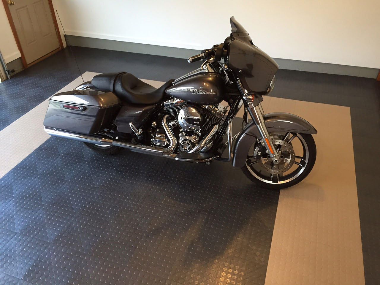 Big Floors RaceDeck CircleTrac, Interlocking Non-Slip Garage Flooring Tile, Durable, Modular, Heavy-Duty Copolymer, Easy Install (Black, 24 Pack of 12 x 12" Tiles)